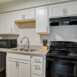 kitchen at Silver Oaks Apartments located in Clarkston, GA