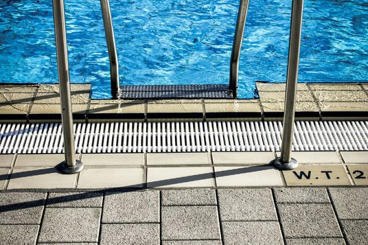 pool at Silver Oaks Apartments located in Clarkston, GA